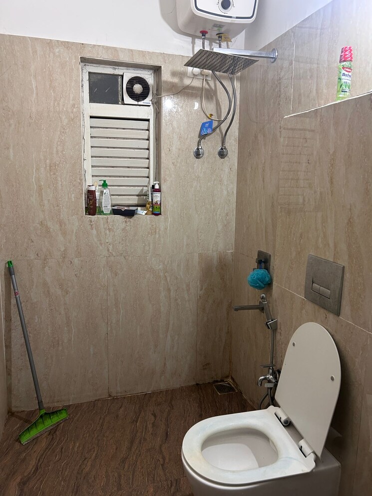 Bathroom, swastik-park 2 Bedroom 750 Sq.Ft. Apartment In Chembur Mumbai 8763373