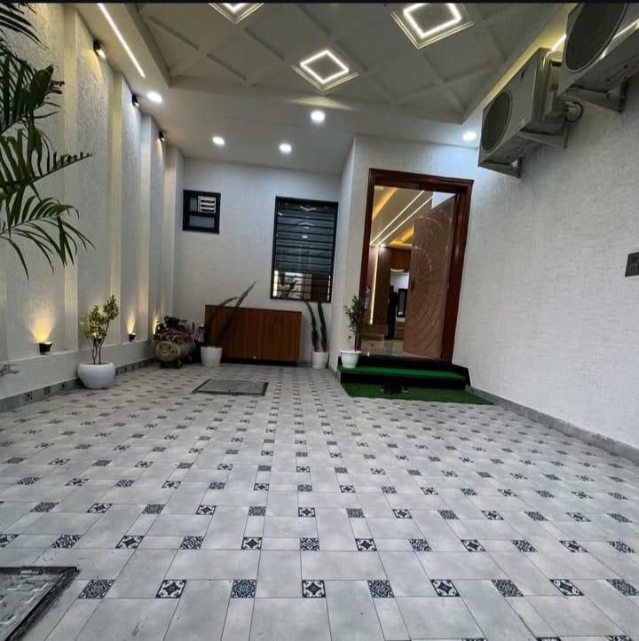 5 BHK + Pooja Room Builder Floor For Sale in Builder Floor