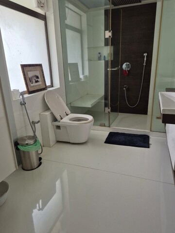 Bathroom in 5 BHK Villa at Malabar Hill – for Sale