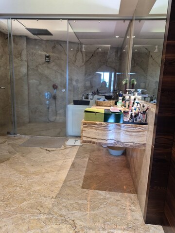 Bathroom in 5 BHK Villa at Malabar Hill – for Rent