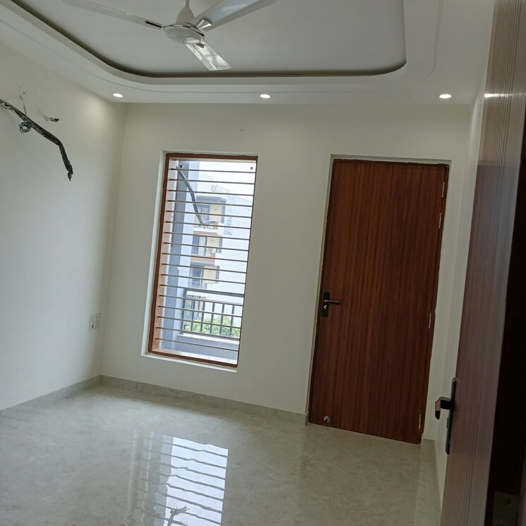Room, bptp-district 3 Bedroom 172 Sq.Yd. Builder Floor In Sector 81 Faridabad 8763448