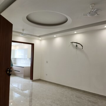 Room in 3 BHK Builder Floor at BPTP District, Sector 81 – for Sale