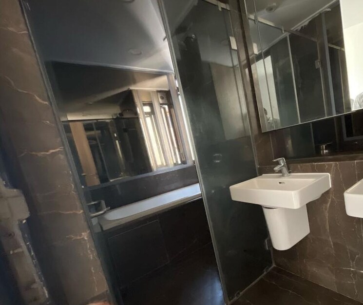 Attached Bathroom, lodha-the-park 4 Bedroom 1471 Sq.Ft. Apartment In Worli Mumbai 8763406