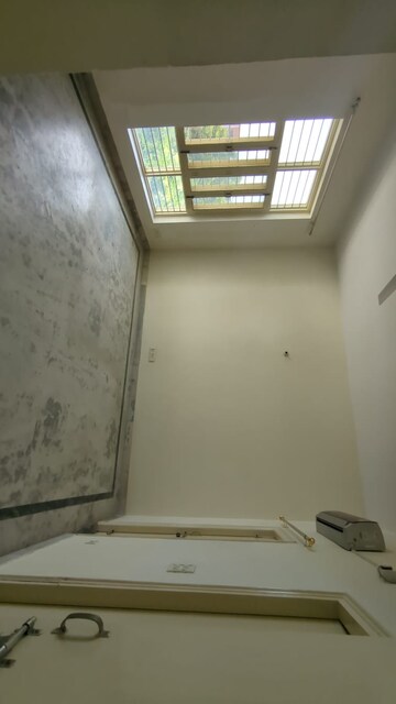 Room in 4 BHK Apartment at Purvanchal Royal City, Chi V Greater Noida – for Rent