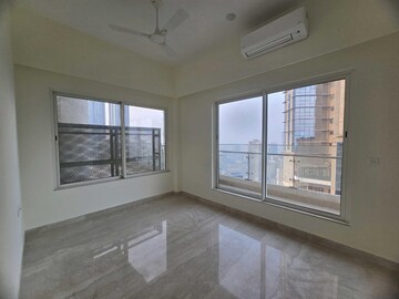 Room in 4 BHK Apartment at Indiabulls Sky Forest, Lower Parel – for Rent