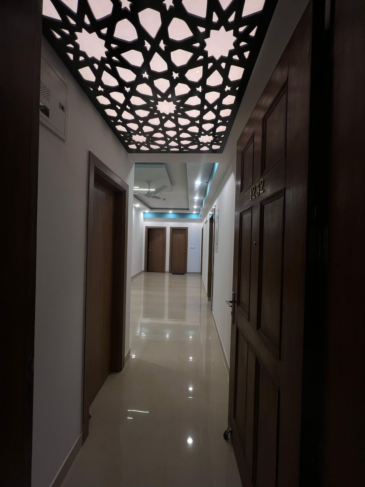 2.5 BHK Apartment For Rent in Gaur City Mall