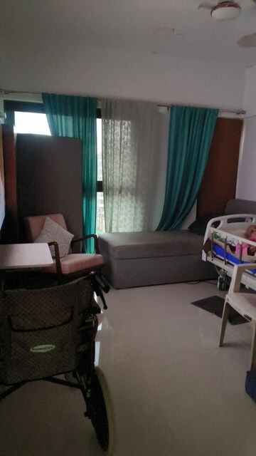 Living Room in 4 BHK Apartment at Chembur – for Rent