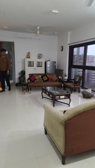Living Room in 4 BHK Apartment at Chembur – for Rent