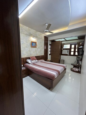 Bedroom in 2 BHK Apartment at Best Complex Andheri West, Andheri West – for Rent
