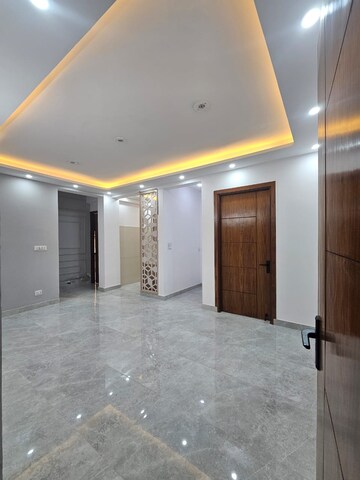 Room in 3 BHK Builder Floor at Saket – for Rent