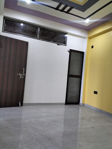 Room in 3 BHK Builder Floor at Sultanpur Road – for Rent
