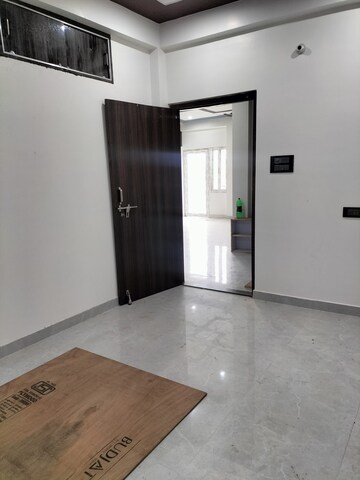 Room in 3 BHK Builder Floor at Sultanpur Road – for Rent