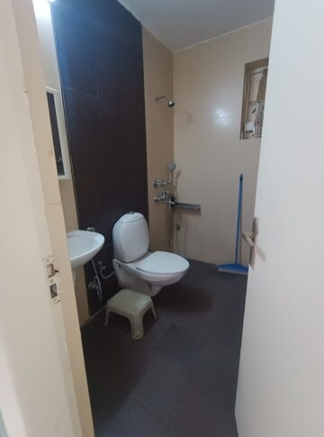 Bathroom in 4 BHK Apartment at Ardee City The Residency, Sector 52 – for Rent