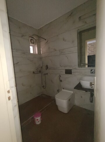 Bathroom in 4 BHK Apartment at Ardee City The Residency, Sector 52 – for Rent