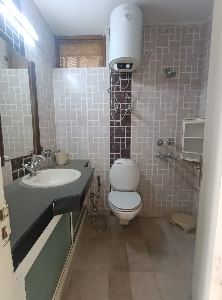 Bathroom, ardee-city-the-residency 4 Bedroom 2300 Sq.Ft. Apartment In Sector 52 Gurgaon 8763573