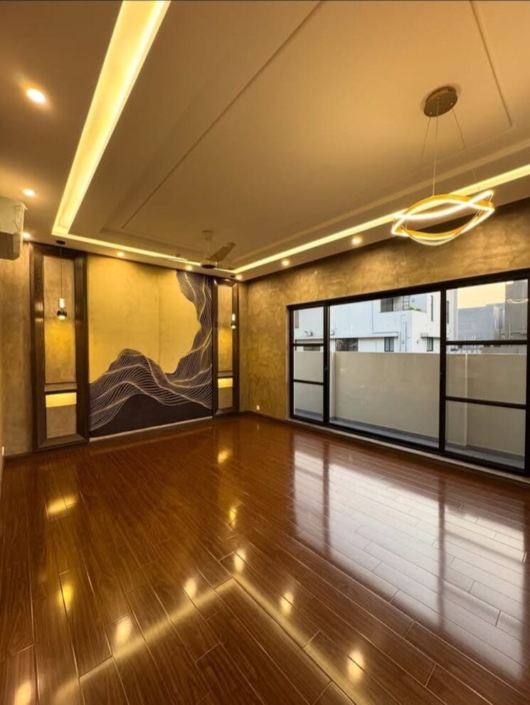 Room, sector 30 3.5 Bedroom 3150 Sq.Ft. Builder Floor In Sector 30 Faridabad 8763578