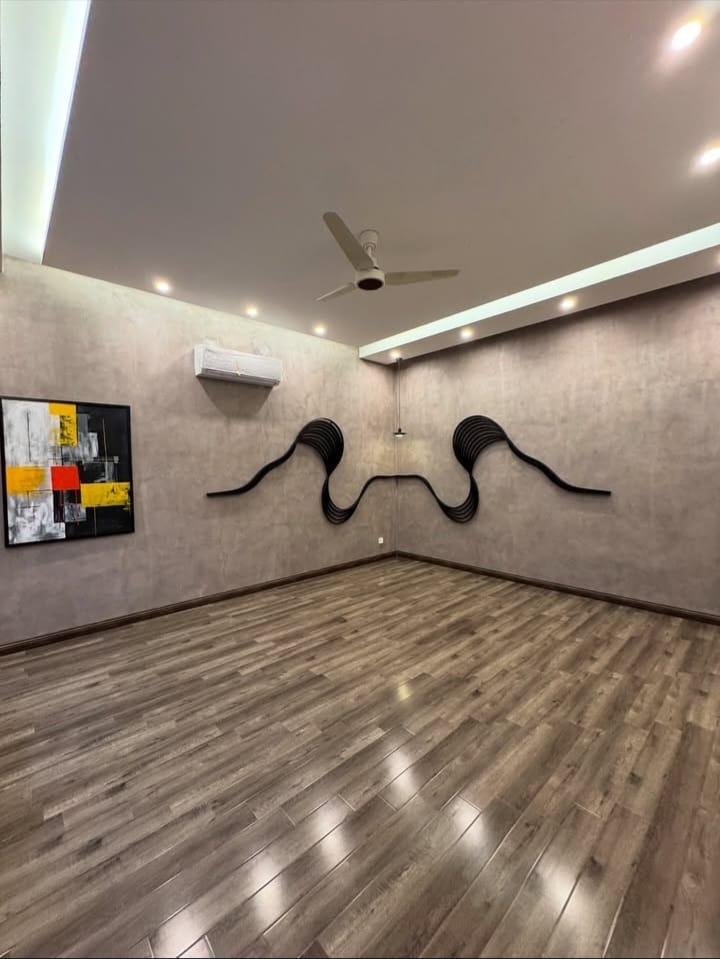 3.5 BHK + Pooja Room,Extra Room Builder Floor For Sale in Building Floor 