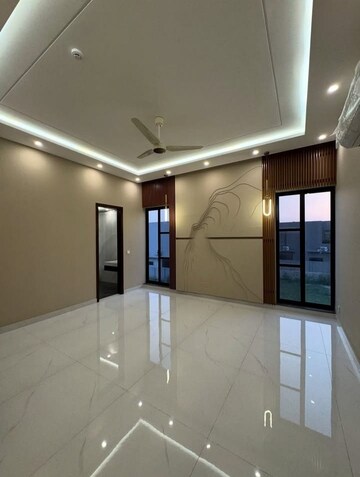 Room in 3.5 BHK Builder Floor at Sector 30 – for Sale