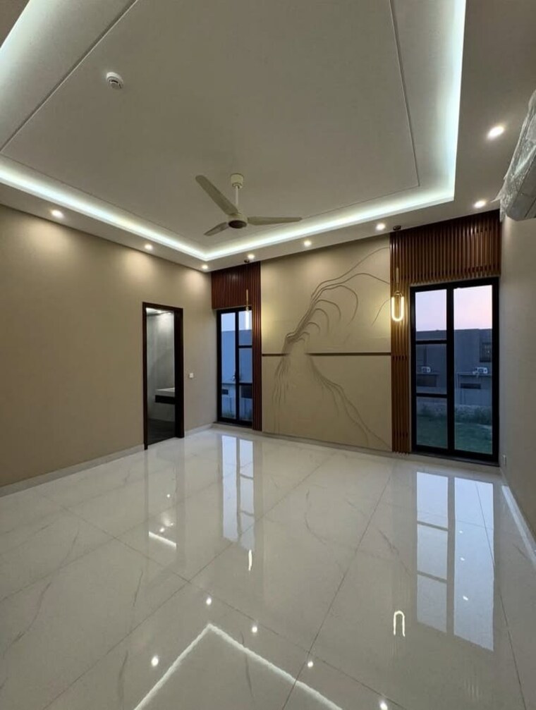 Room, sector 30 3.5 Bedroom 3150 Sq.Ft. Builder Floor In Sector 30 Faridabad 8763578