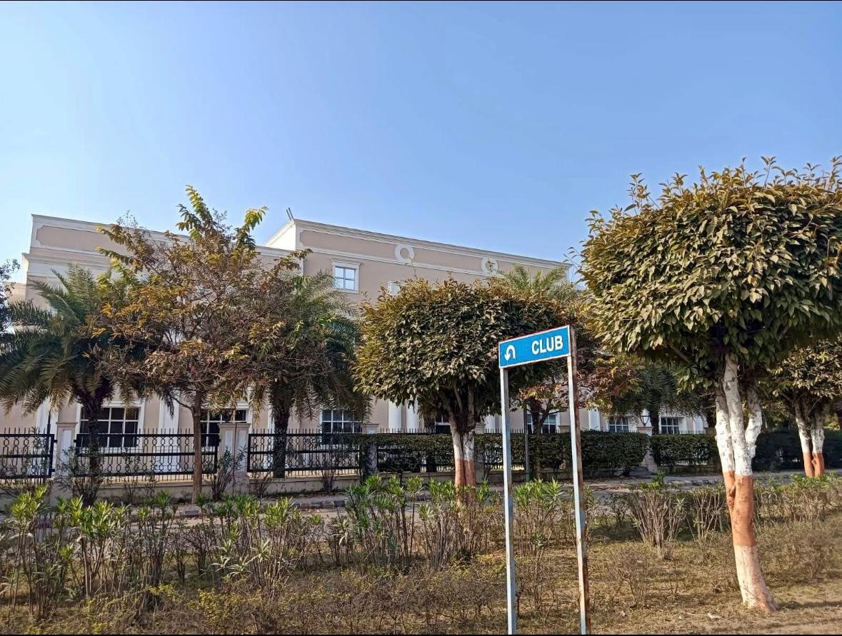 Plot For Sale in DLF Garden City