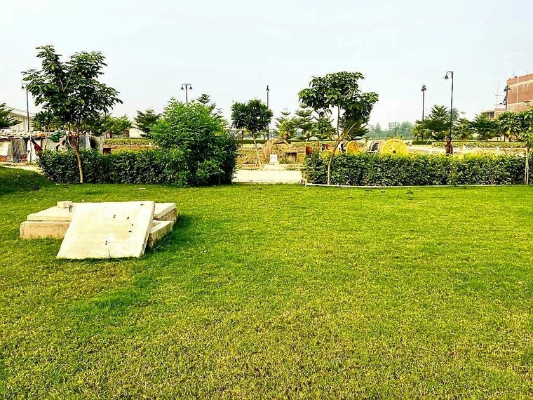 Garden, kailasha-enclave  2490 Sq.Ft. Plot In Sultanpur Road Lucknow 8763648