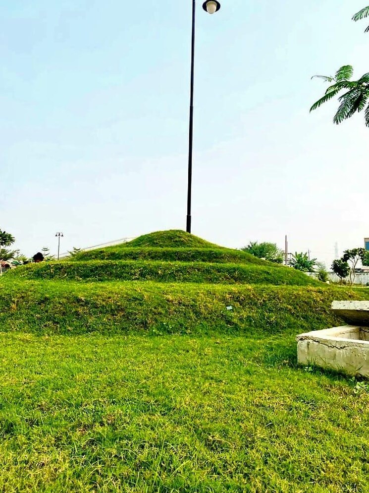 Garden, kailasha-enclave  2490 Sq.Ft. Plot In Sultanpur Road Lucknow 8763648