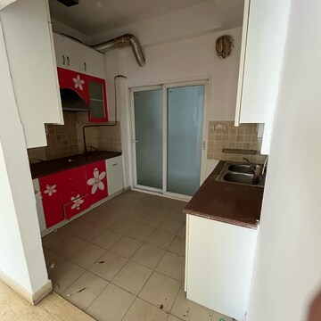  2.5 BHK Apartment at Mahagun Moderne, Sector 78 – for Rent