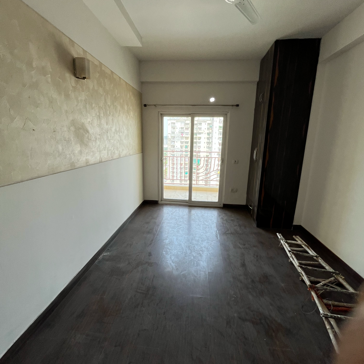 2.5 BHK + Pooja Room Apartment For Rent in Mahagun Moderne