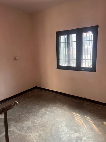 Room in 3 BHK Builder Floor at Sector 40 – for Rent