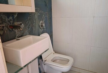 Bathroom in 5 BHK Apartment at El Dorado, Prabhadevi – for Rent