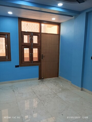 Room in 2.5 BHK Builder Floor at Shalimar Apartments Shalimar Garden, Shalimar Garden – for Rent