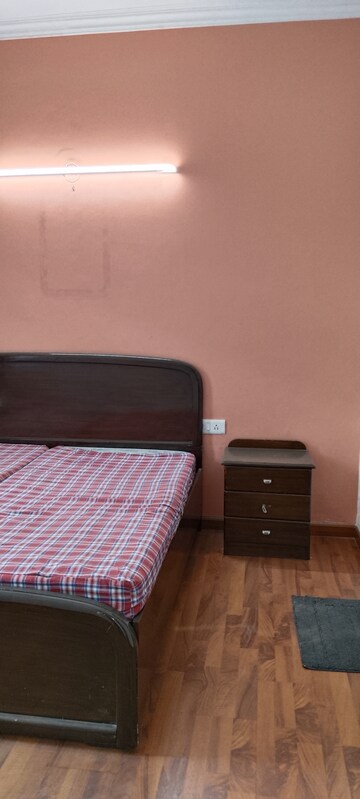 Furnished Amenities in 3 BHK Builder Floor at Unitech Arcadia, South City 2 – for Rent