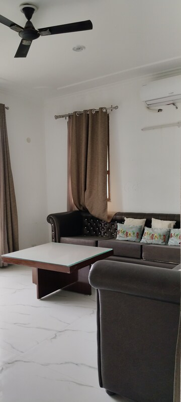 Living Room in 3 BHK Builder Floor at Unitech Arcadia, South City 2 – for Rent