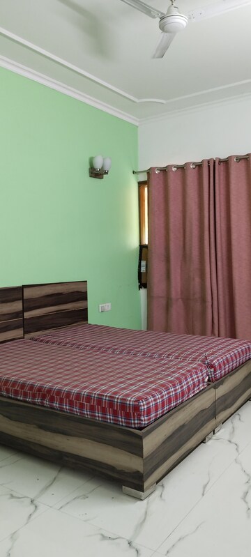 Bedroom in 3 BHK Builder Floor at Unitech Arcadia, South City 2 – for Rent