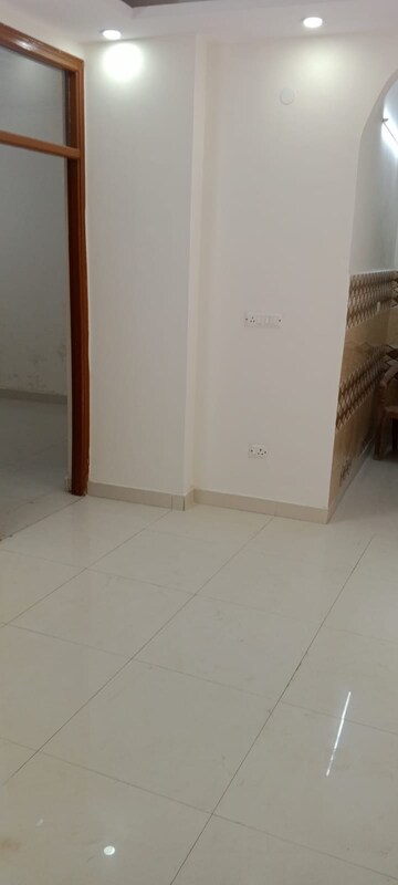 Room in 2 BHK Builder Floor at Adchini – for Rent