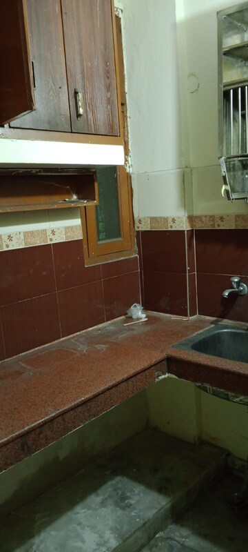 Furnished Amenities in 1 BHK Builder Floor at Adchini – for Rent