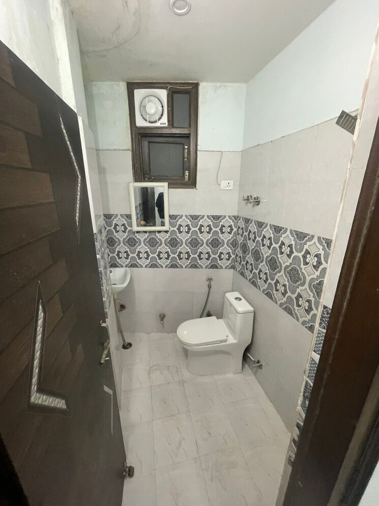 Attached Bathroom, adchini 1 RK 400 Sq.Ft. Builder Floor In Adchini Delhi 8763920