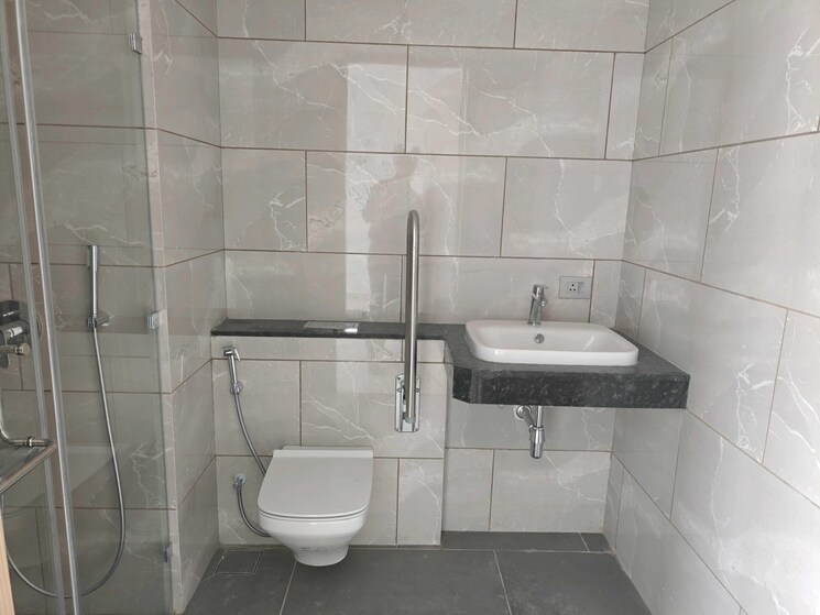 Bathroom, rustomjee-crown 5 Bedroom 3030 Sq.Ft. Apartment In Prabhadevi Mumbai 8763834