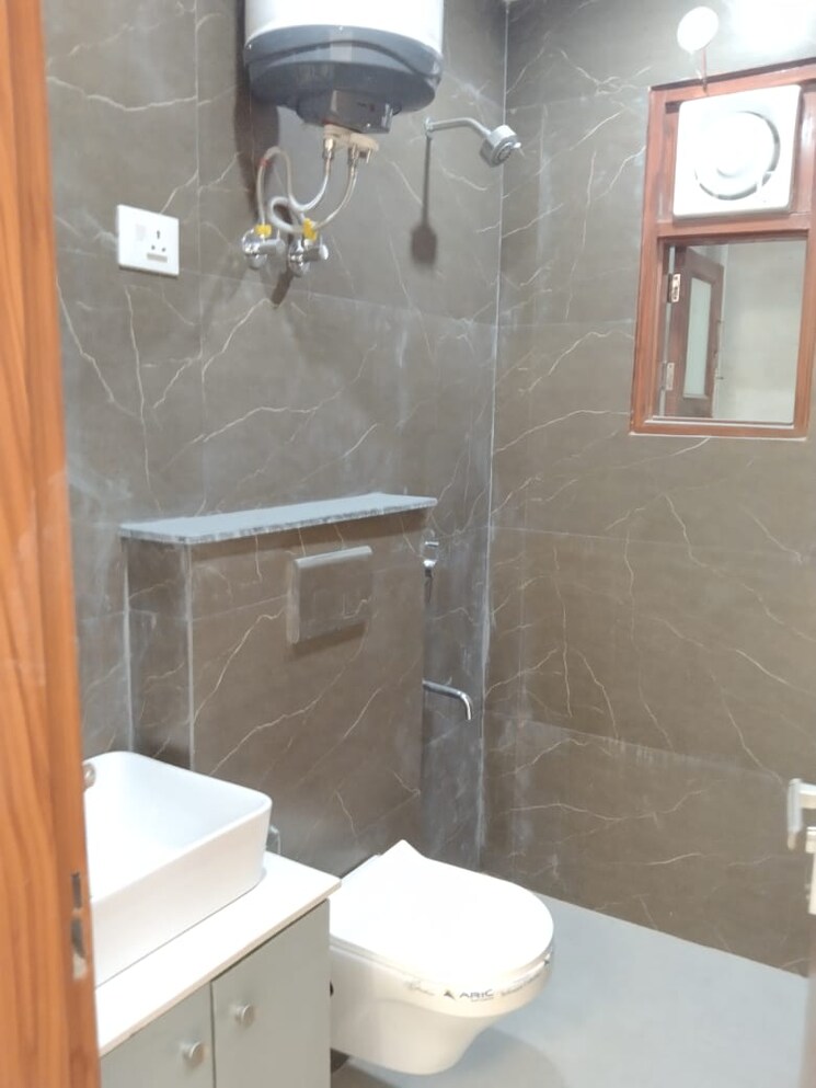 Attached Bathroom, neb sarai 1 RK 400 Sq.Ft. Builder Floor In Neb Sarai Delhi 8763974