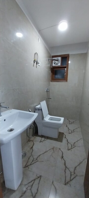 Attached Bathroom in 2 BHK Builder Floor at Paryavaran Complex – for Rent