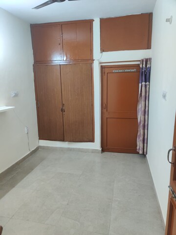 Room in 2 BHK Builder Floor at Sector 37 – for Rent