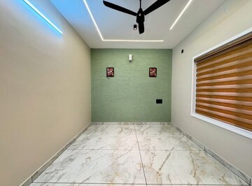 Room in 2.5 BHK Builder Floor at Sector 38 – for Rent