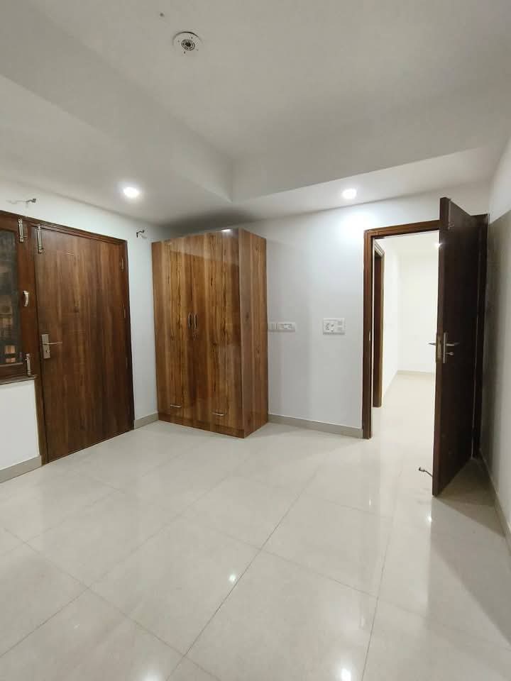 3 BHK + Servant Room Apartment For Rent in Green Home CGHS