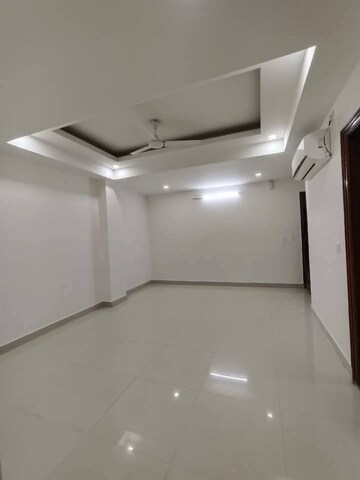 Room in 3 BHK Apartment at Green Home CGHS, Sector 52 – for Rent