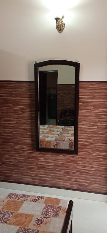 Room in 4 BHK Builder Floor at RWA Apartments Sector 19, Sector 19 – for Rent