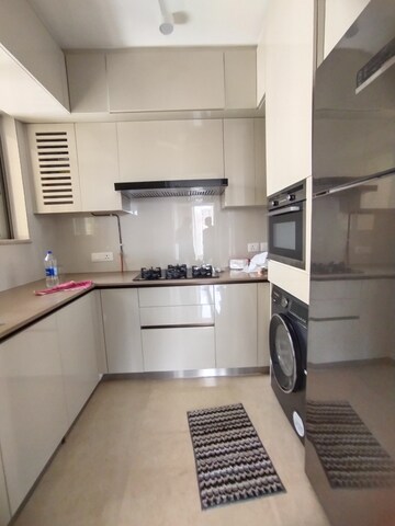 Master Bedroom in 2 BHK Builder Floor at Hiranandani Highland, Powai – for Rent