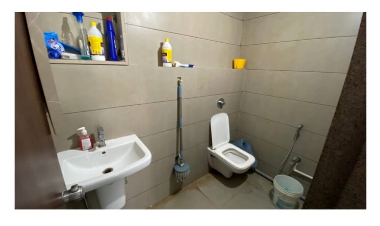 Washroom, savaliya-krish-cubical Commercial Office Space 1318 Sq.Ft. In Thaltej Ahmedabad 8764129