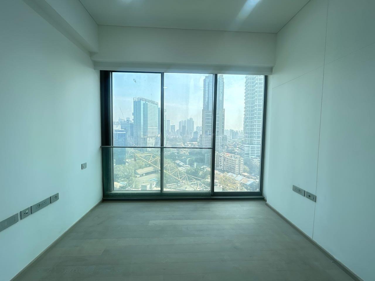 5 BHK + Pooja Room,Servant Room Apartment For Rent in Rustomjee Crown