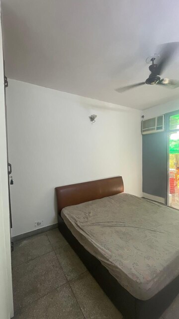 Room in 2 BHK Builder Floor at RWA Apartments Sector 27, Sector 27 – for Rent