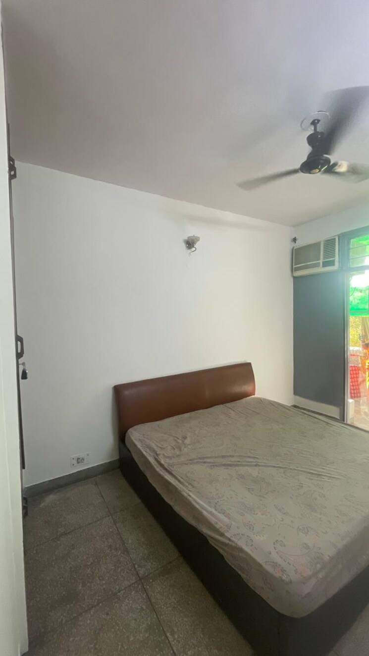 Room, rwa-apartments-sector-27 2 Bedroom 400 Sq.Ft. Builder Floor In Sector 27 Noida 8764158